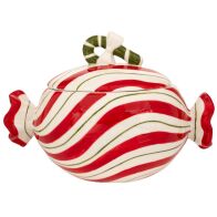 ΛΕΥΚΗ ΜΕ ΚΟΚΚΙΝΕΣ ΡΙΓΕΣ ΚΕΡΑΜΙΚΗ ΜΠΙΣΚΟΤΙΕΡΑ ΣΕ ΣΧΗΜΑ ΚΑΡΑΜΕΛΑΣ 21,5Χ13Χ15ΕΚ