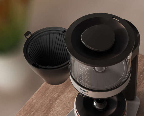 Αναμιγνύει τον καφέ για υπέροχη γεύση σε κάθε φλιτζάνι