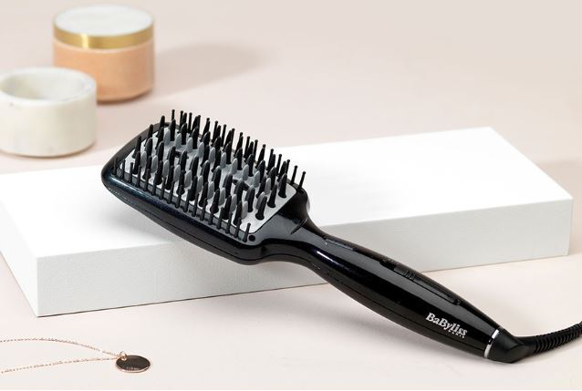 Χαρίζει λεία και λαμπερά μαλλιά με φυσικό αποτέλεσμα.