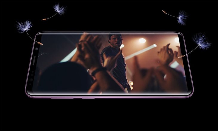 Ηχεία στέρεο ρυθμισμένα από την AKG