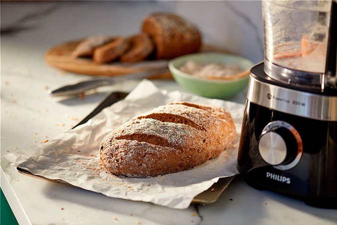 Όλα σε ένα: Ζυμώστε, χτυπήστε, τεμαχίστε, κόψτε σε φέτες, τρίψτε, αλέστε και φτιάξτε χυμούς