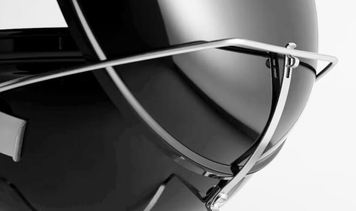 Ασφαλίζει γερά το καπάκι