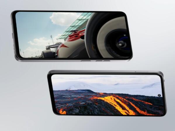 Μεγαλύτερη, πιο φωτεινή οθόνη