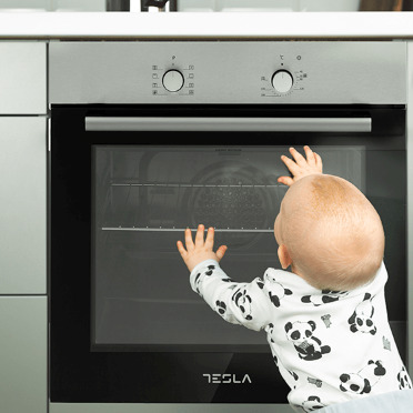 Διπλή μαύρη γυάλινη πόρτα