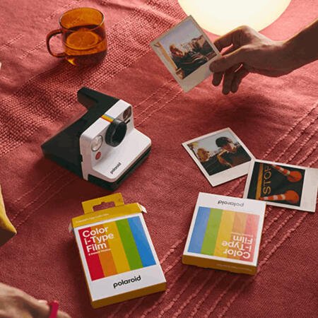 Τραβήξτε με το εμβληματικό φιλμ της Polaroid