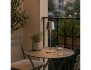 Brilliant  Επιτραπέζιο φωτιστικό LED Xaana με μπαταρία, USB, ισχύ 4W και διαστάσεις 11x11x37cm - Ασημί