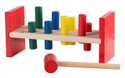 Wooden Toys Παιδικό Παιχνίδι Ξύλινο Σετ 10 τεμ. αποτελούμενο από Πάγκο, Τουβλάκια και Σφυρί